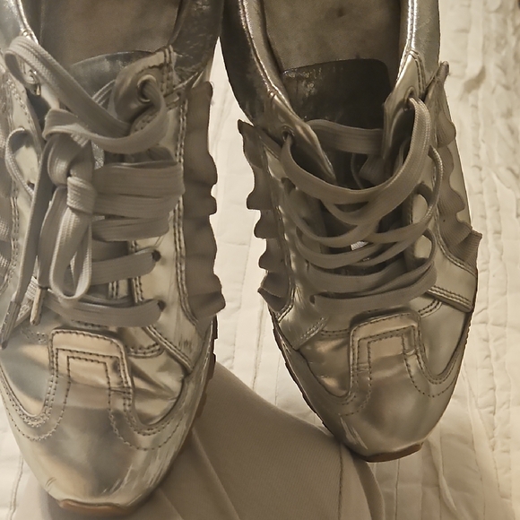 Tory Sport Metallic Silver Women's Sneakers Price Refle Scraches Used - Picture 1 of 6
